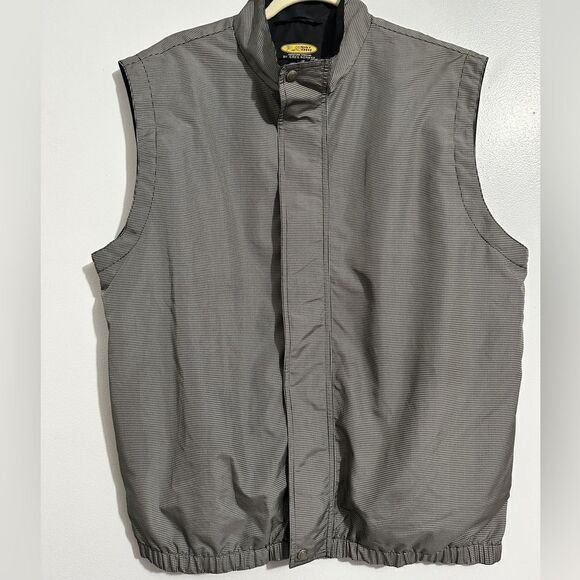 Greg Norman outdoor vest. Zipper and button. Size M - Picture 1 of 5